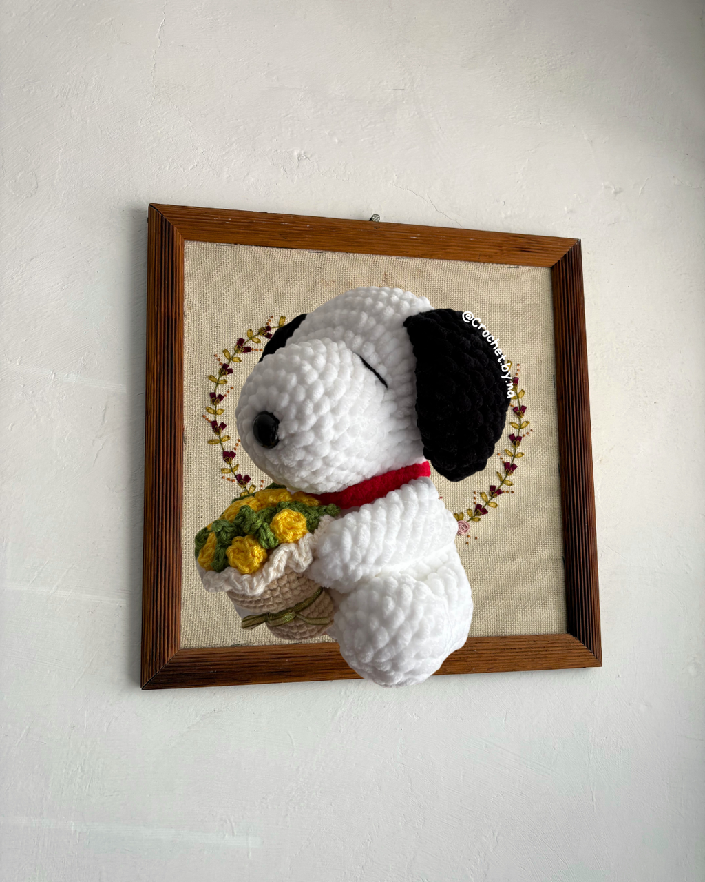Snoopy con ramo de rosas 20Cm