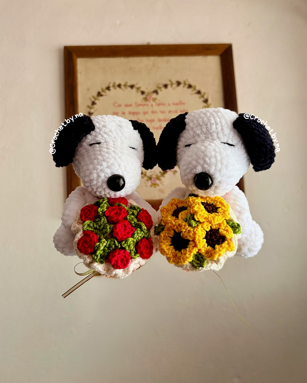 Snoopy con ramo de rosas 15Cm