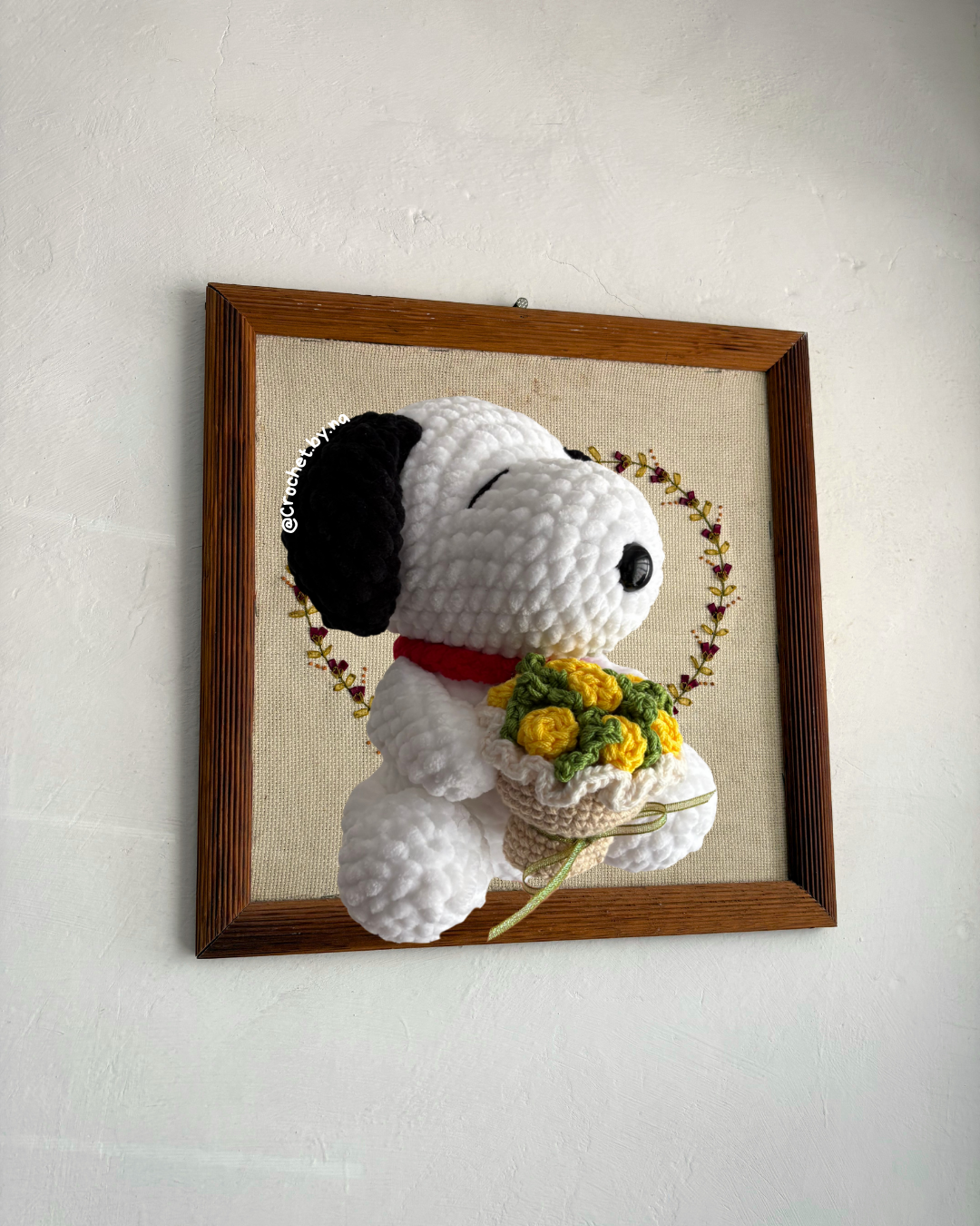 Snoopy con ramo de rosas 20Cm