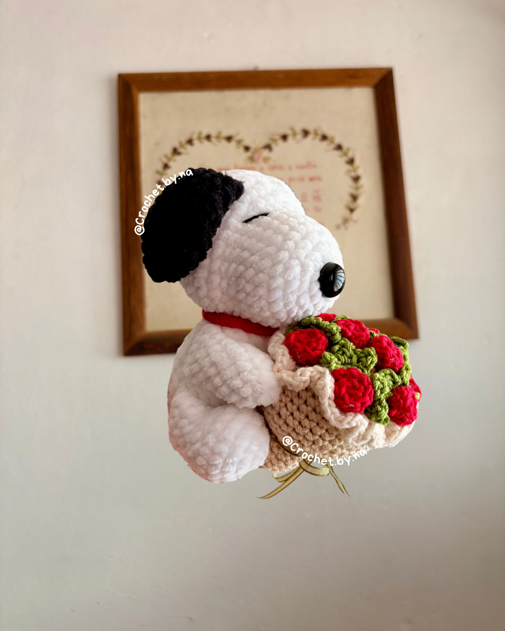Snoopy con ramo de rosas 15Cm